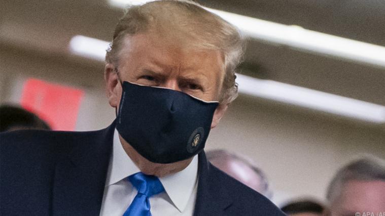 Trump: "Ich finde es großartig, eine Maske zu tragen".