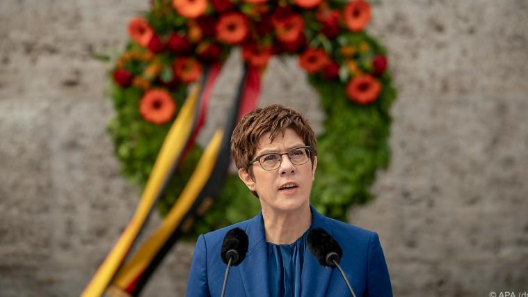 Verteidigungsministerin Annegret Kramp-Karrenbauer (CDU) erinnert die Widerstandskämpfer gegen das NS-Regime und ihren gescheiterten Umsturzversuch am 20. Juli 1944.