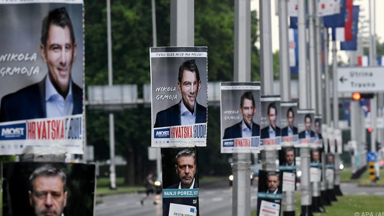 Wahlplakate in der kroatischen Hauptstadt Zagreb.