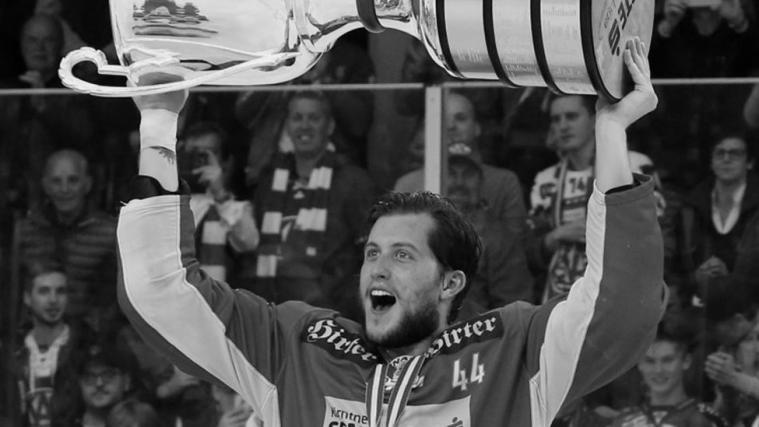 Adam Comrie ist tot.