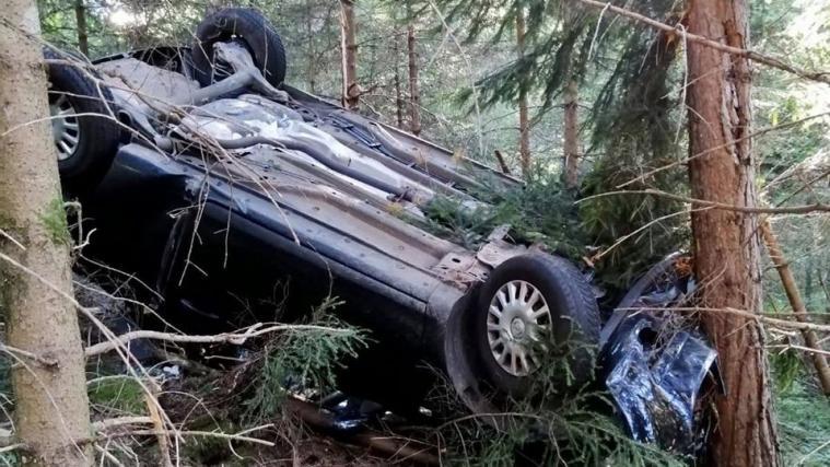 Am Auto entstand ein großer Schaden. Der Fahrer jedoch hatte großes Glück.