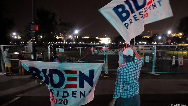Auch Anhänger von US-Kandidat Biden gehen auf die Straße.