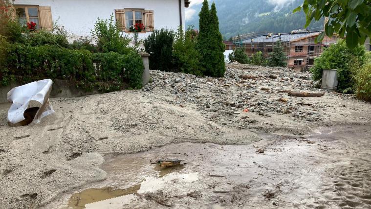 Auch aus dem Hubschrauber haben sich die Techniker einen Überblick über Art und Ausmaß des Murenabgangs in Obervintl verschafft.