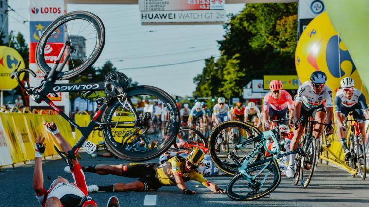 Bei der Polen-Rundfahrt kam es zu einem brutalen Sturz.