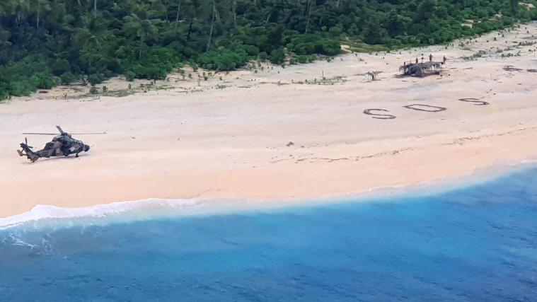 Dank des riesigen SOS-Zeichens im Sand wurden die vermissten Segler entdeckt.