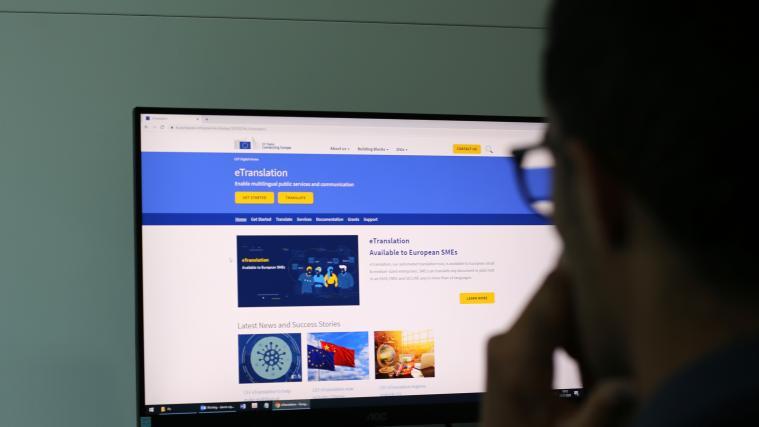 Das kostenlose Online-Übersetzungs-Tool E-Translation soll Unternehmen schnell und einfach beim Übersetzen helfen.