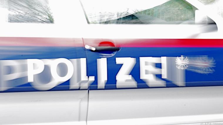 Dem Medienbericht zufolge wird gegen das Mädchen unter anderem wegen versuchter Bestimmung zum Mord sowie wegen versuchter Vergewaltigung ermittelt.