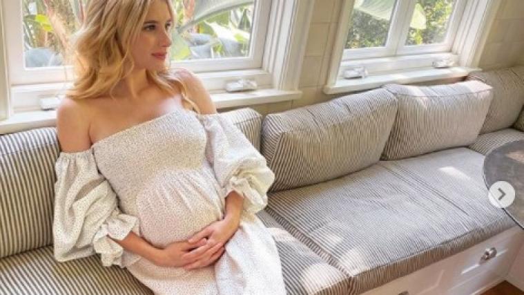 Die 29-jährige Schauspielerin zeigte ihren Babybauch.