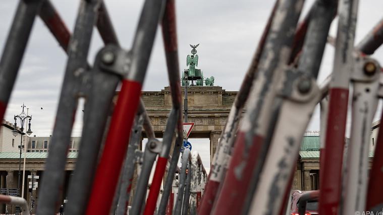 Die Berliner Polizei steht mit einem Großaufgebot bereit.