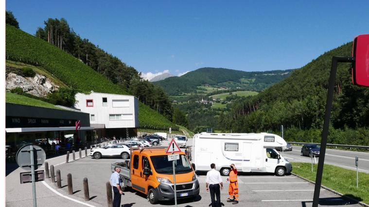 Die Pustertaler Staatsstraße wird bei der Engstelle bei der Raststätte „Lanz“ verbreitert. Die Bauarbeiten dazu starten Anfang September.