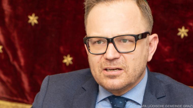 Elie Rosen konnte gerade noch rechtzeitig in sein Auto flüchten.