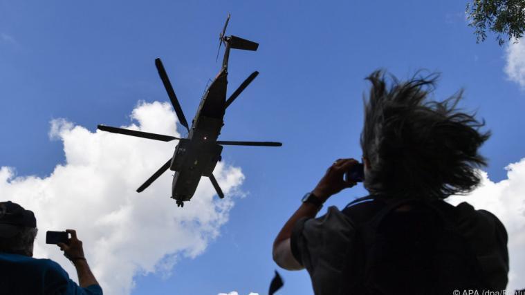 Hubschrauber der Bundeswehr bei einer Landung.
