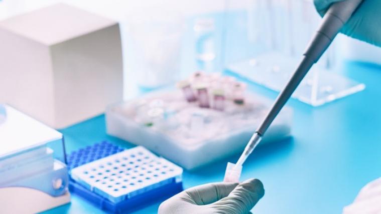 Im Auftrag des Südtiroler Sanitätsbetriebes wurden bisher 111.813 Abstriche von 57.987 Personen auf das neuartige Coronavirus untersucht.