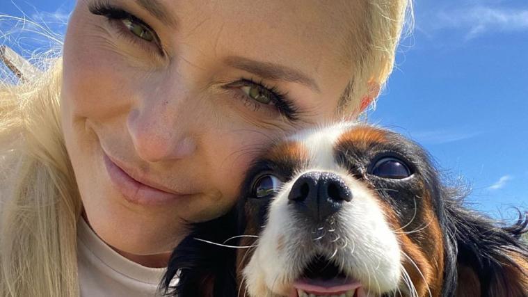 Lindsey Vonn und ihre Hündin Lucy.