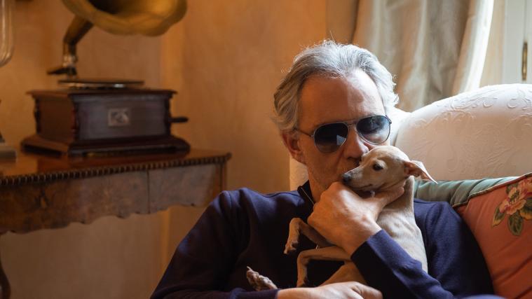 Startenor Andrea Bocelli vermisst Hündin „Pallina“.