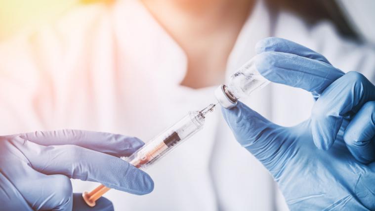 Viele verschiedene Pharmaunternehmen weltweit arbeiten momentan auf Hochtouren an der Entwicklung eines Impfstoffes.