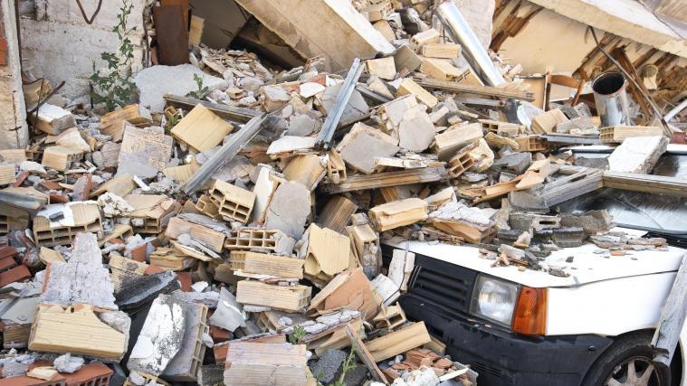 4 Jahre nach dem schweren Erdbeben im italienischen Amatrice mit 299 Toten sind 5 Angeklagte zu Haftstrafen zwischen 5 und 9 Jahren verurteilt worden.
