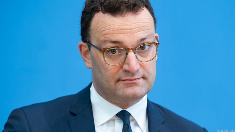 Der deutsche Gesundheitsminister Jens Spahn rät von Auslandsreisen ab.