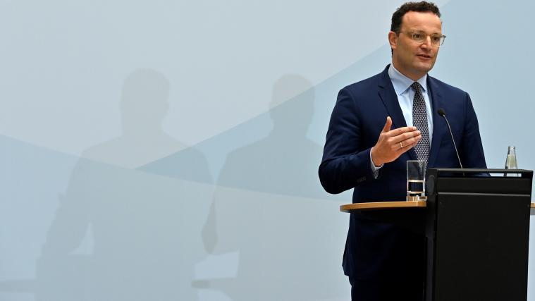 Der deutsche Gesundheitsminister Jens Spahn sprach sich für Urlaub im eigenen Land aus. Südtirols Touristiker dürften sich darüber wenig freuen.