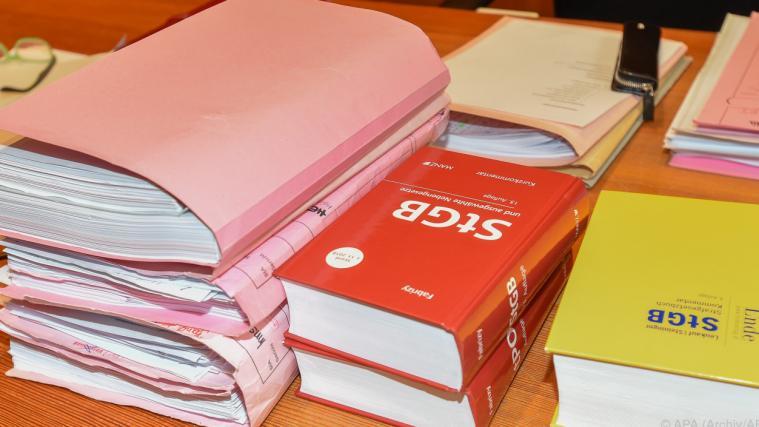 Der Lehrer muss sich vor dem Schöffengericht verantworten.