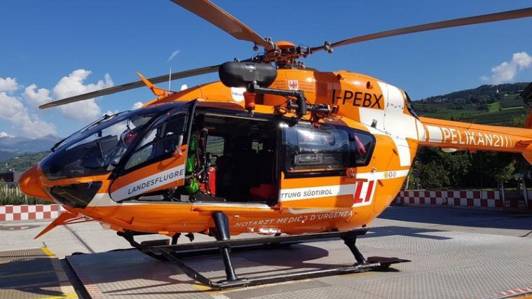 Der Notarzthubschrauber Pelikan 2 brachte den Verletzten in das Krankenhaus Meran.