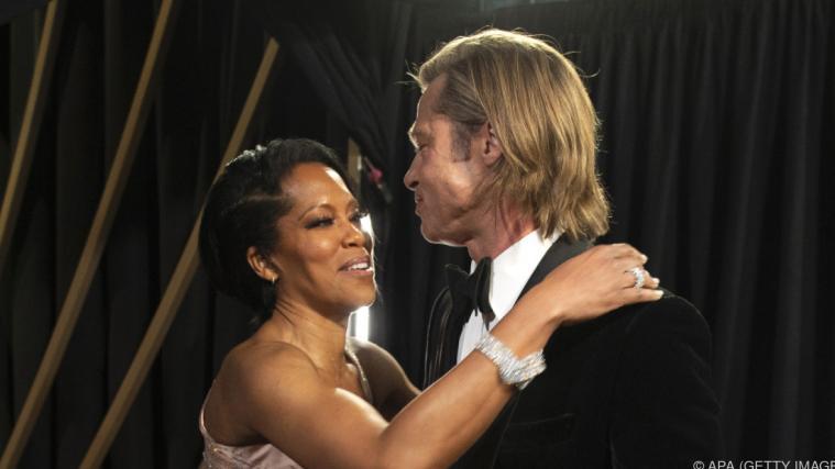 Die Hautfarbe spielt bei Oscars nun größere Rolle (im Bild Regina King und Brad Pitt bei den Oscars 2020 im Februar).