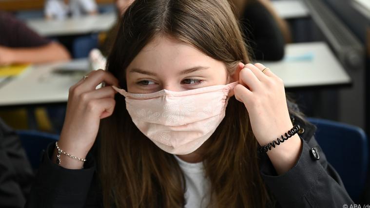 Die Klassenkameradinnen und -kameraden des Schülers wurden ebenfalls unter Quarantäne gestellt.