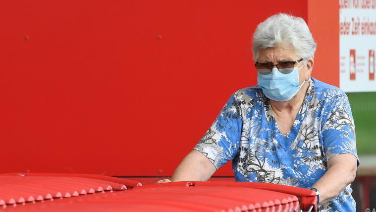 Die Maskenpflicht wird bundesweit verschärft.