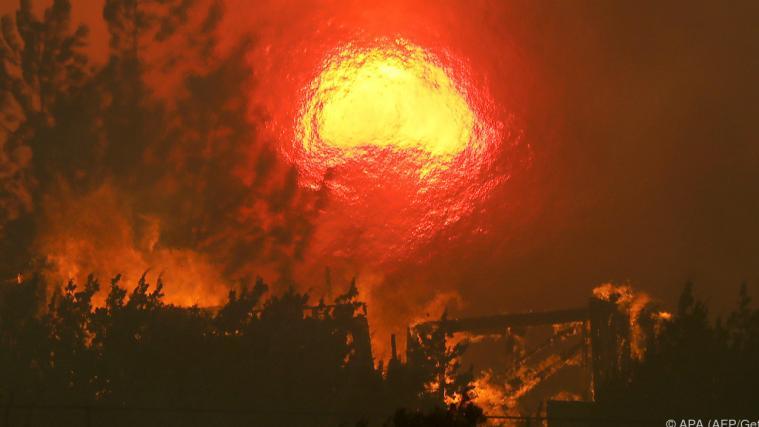 Kein Gemälde, sondern das Bobcat-Feuer in Juniper Hills.