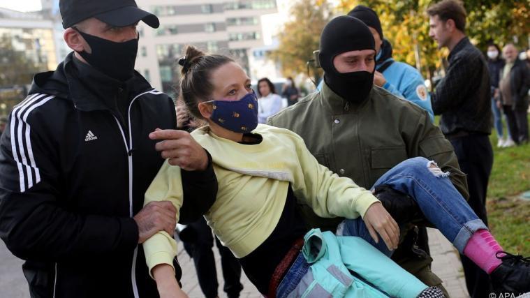 Schon beim Frauenprotest am Samstag kam es zu vielen Festnahmen.
