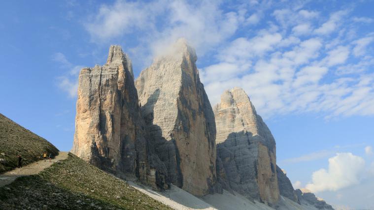 Südtirols Naturparks umfassen besonders charakteristische, intakte Landschaften mit Hochgebirge, Almen und Wäldern. Ihr Wert liege in ihrem Beitrag zur Erhaltung von Natur und Landschaft, zu Forschung und Umweltbildung. Im Bild: Die 3 Zinnen