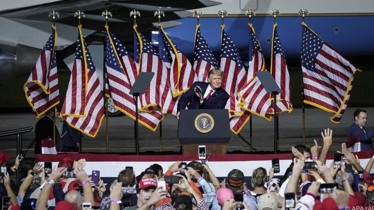 Trump auf einem Flugplatz in Virginia.