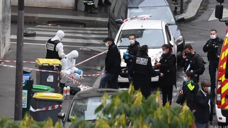 Zwei Journalisten mit Hackmesser schwer verletzt.