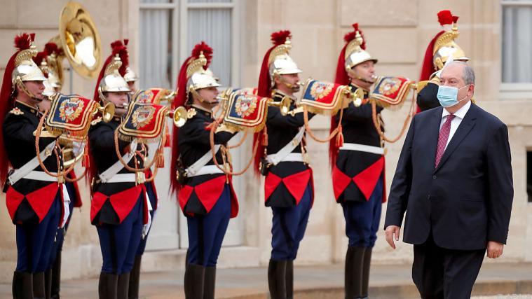 Armeniens Präsident auf dem Weg in den Elysee-Palast.