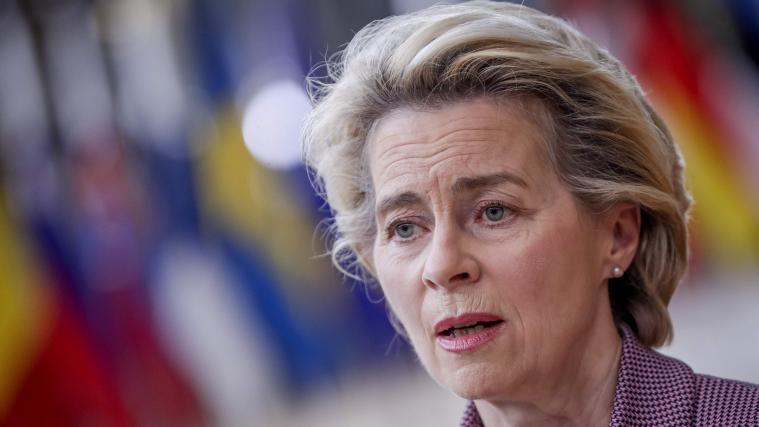 Bereits in der vergangenen Woche hatte sich von der Leyen wegen eines Kontakts zu einem Corona-Infizierten zeitweise in Quarantäne begeben müssen.