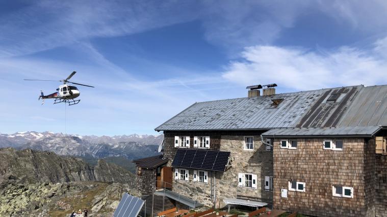 Das Landesamt für Geologie hat mit der Ingenieurfakultät der TU München das Gebäude der Europahütte und den Standort der Hütte auf dem stark zerlegten Felsgrat im Detail untersucht.