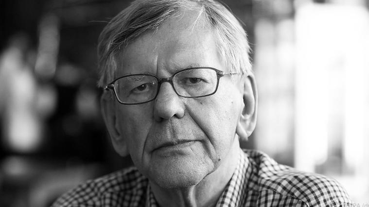 Der Kabarettist Herbert Feuerstein starb am Dienstag im Alter von 83 Jahren.