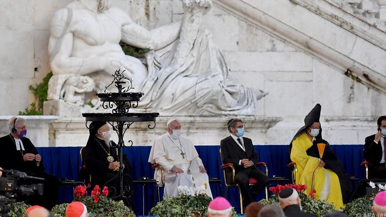 Der Papst beim gemeinsamen Gebet mit "Kollegen".