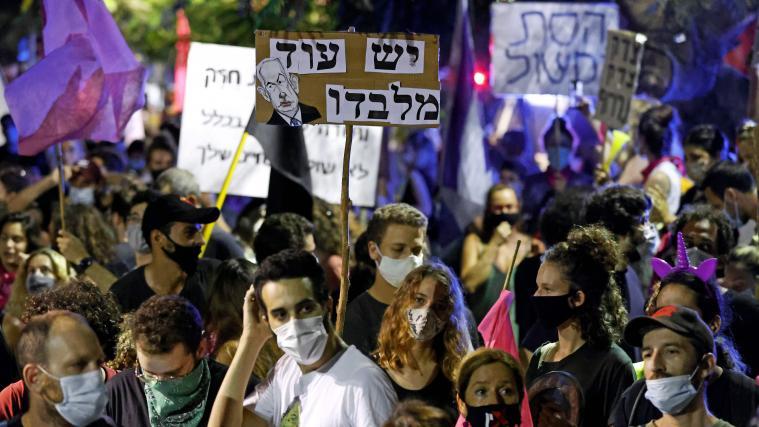Hunderte Menschen gingen in Israel auf die Straße.