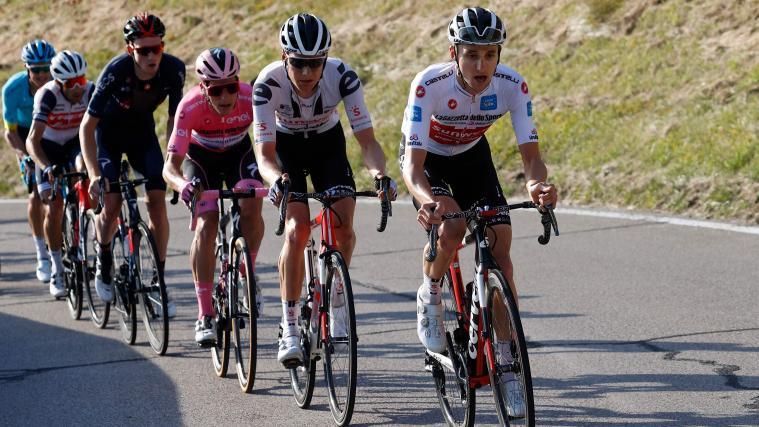 Joao Almeida (im Rosa Trikot) muss auf der 18. Etappe mit einer Attacke rechnen.