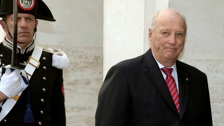 König Harald V. von Norwegen wird am Herzen operiert.