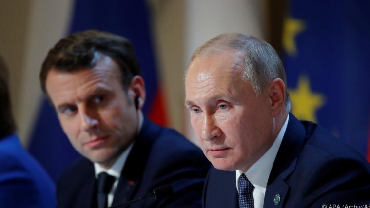 Macron und Putin wollen die Bemühungen in Minsk-Gruppe verstärken.