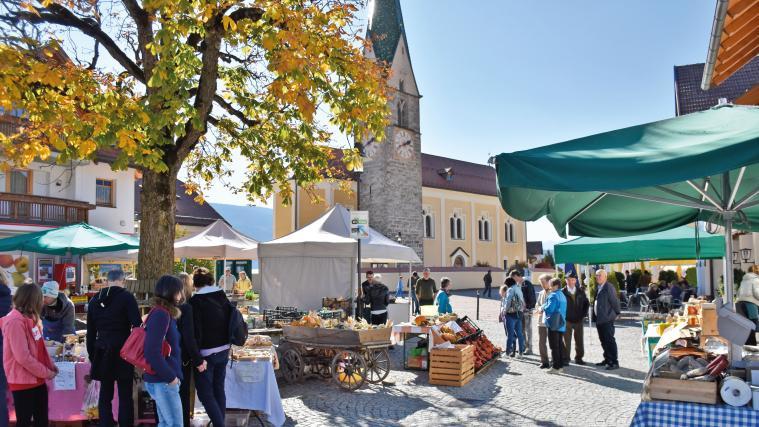 Puschtra Korn, Kost und Kultur in Terenten: Vom 16. bis 25.10. tischen Gastronomiebetriebe von Terenten bei der Terner Bauernkuchl wieder traditionelle Köstlichkeiten aus Omas Rezeptbuch auf.
