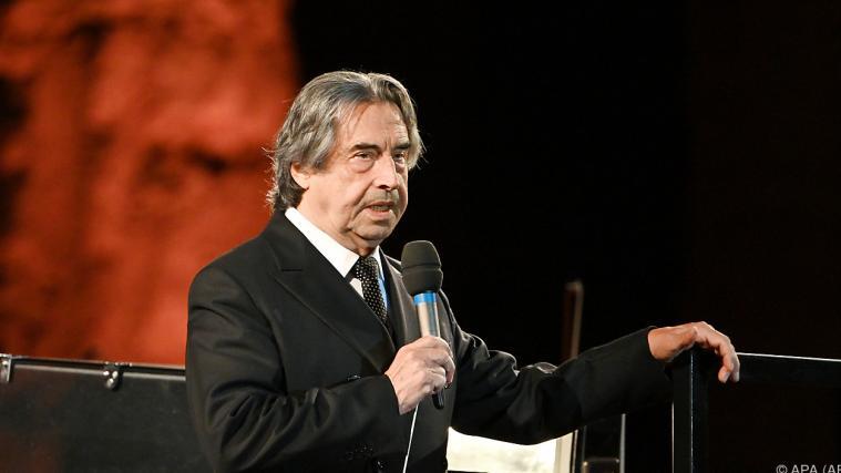 Riccardo Muti setzt sich gegen die Schließung von Theatern und Konzerthallen ein.