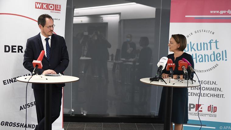 Trefelik mit Palkovich vor dem Start der Lohnrunde.