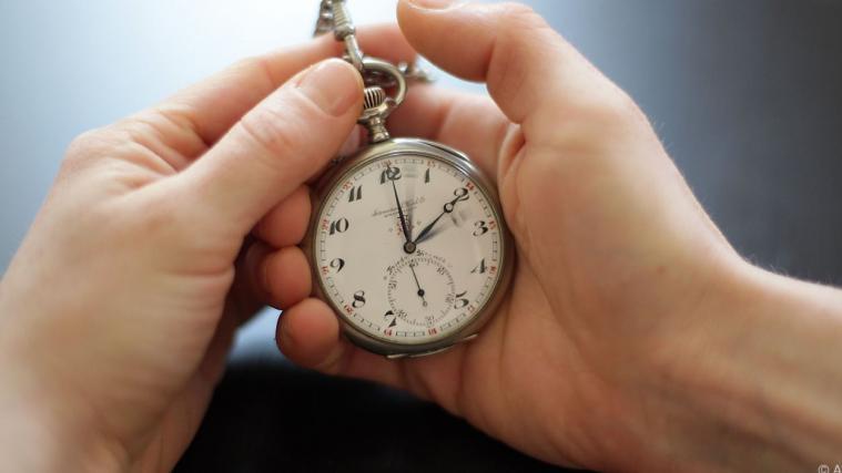 Um 3 Uhr wanderten die Zeiger wieder zurück.