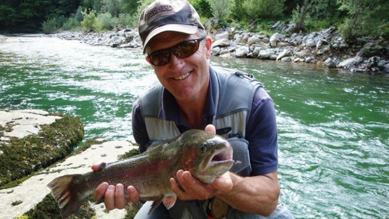 Vom Eiskanal ins Bachwasser: Fliegenfischen ist eines der liebsten Hobbys des Pusterers Norbert Huber.