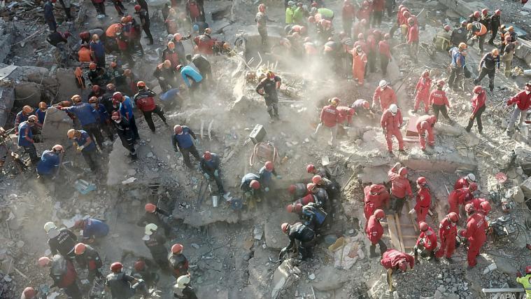 98 Menschen starben in Izmir.