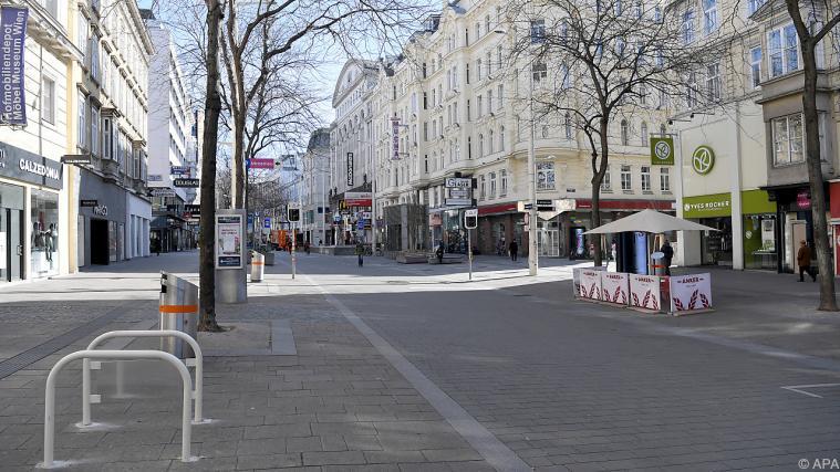 Blick auf die leer gefegte Wiener Mariahilferstraße am 16. März.