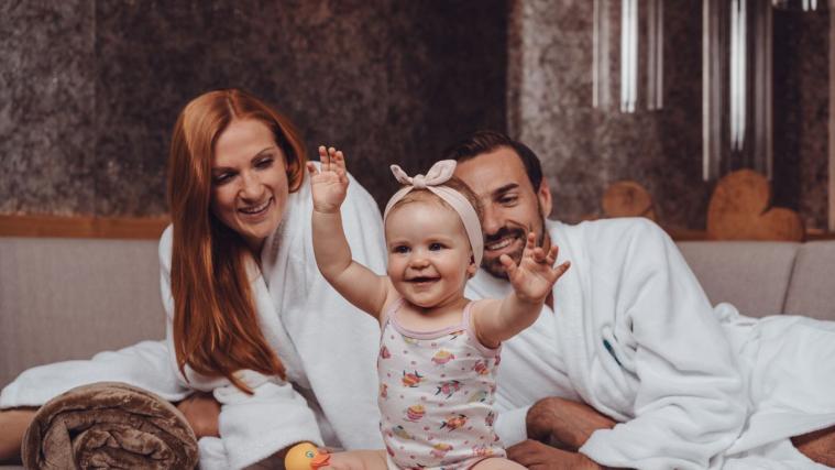 Das perfekte Geschenk: ein Gutschein der Familienhotels Südtirol